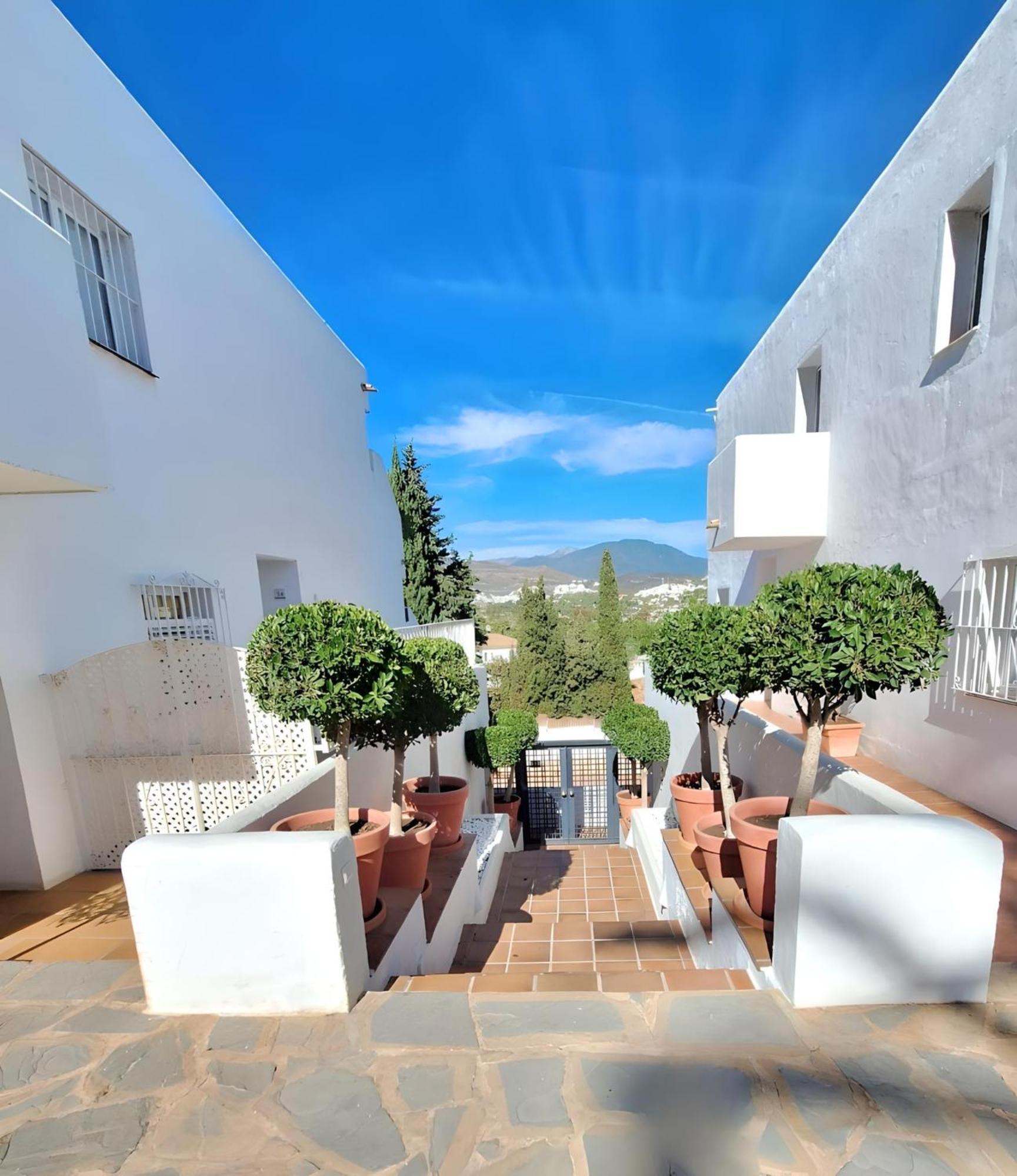 Gorgeous 2Br Apt. W/ Mountain View Puerto Banus Marbella Eksteriør billede