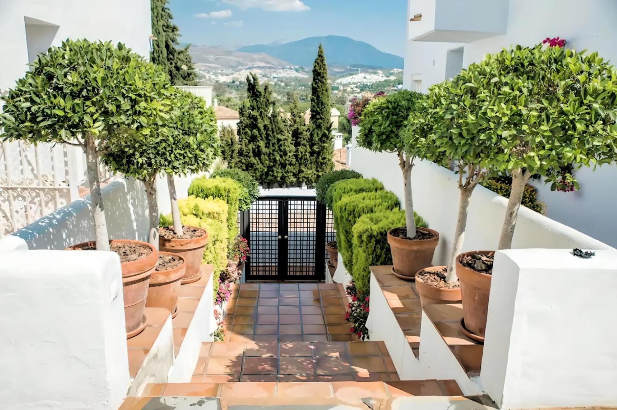 Gorgeous 2Br Apt. W/ Mountain View Puerto Banus Marbella Eksteriør billede