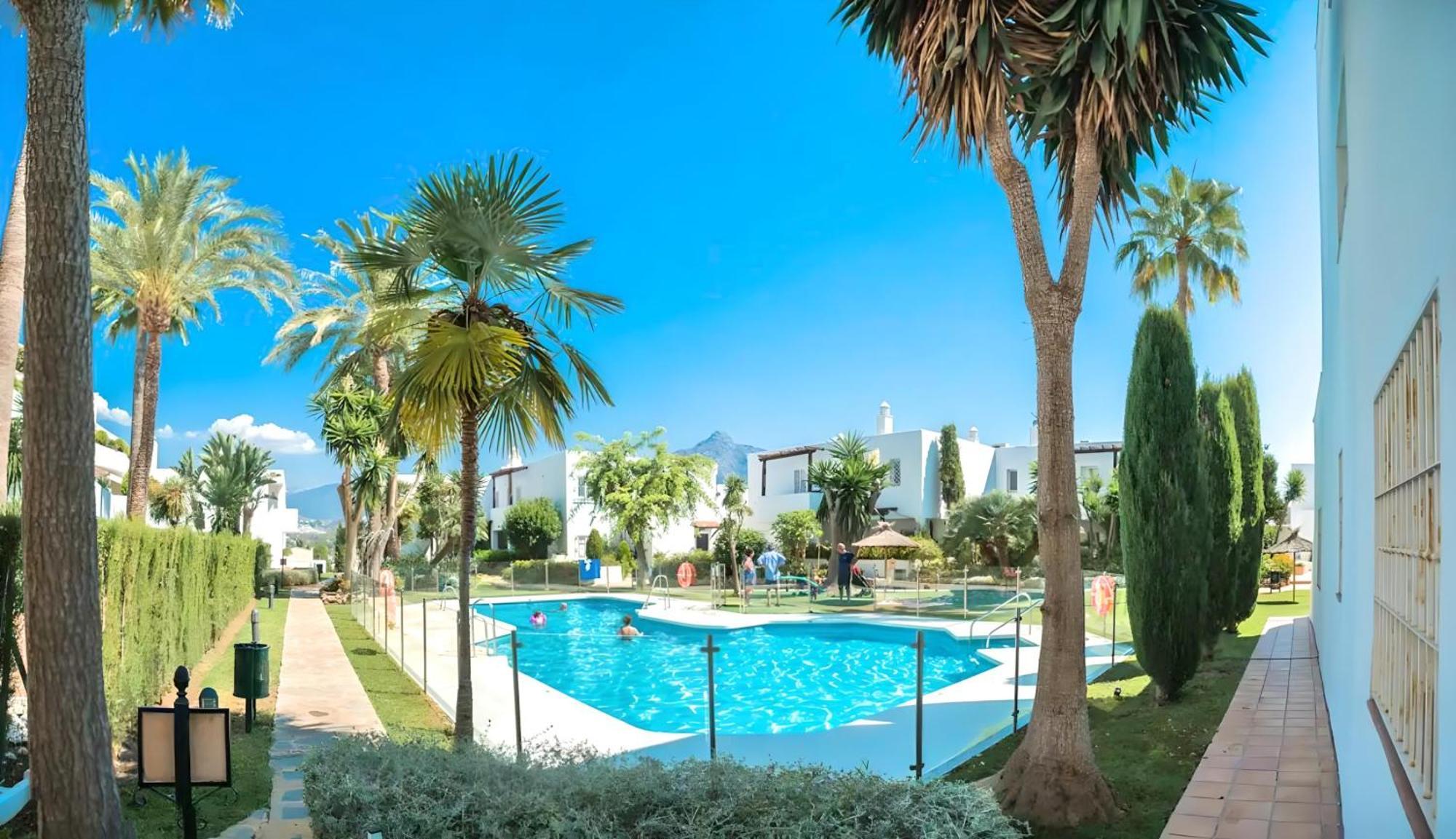Gorgeous 2Br Apt. W/ Mountain View Puerto Banus Marbella Eksteriør billede