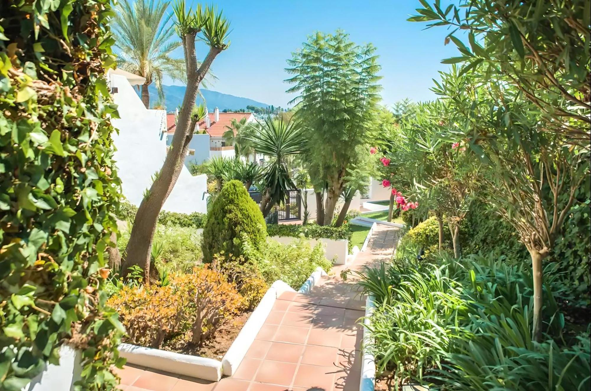 Gorgeous 2Br Apt. W/ Mountain View Puerto Banus Marbella Eksteriør billede