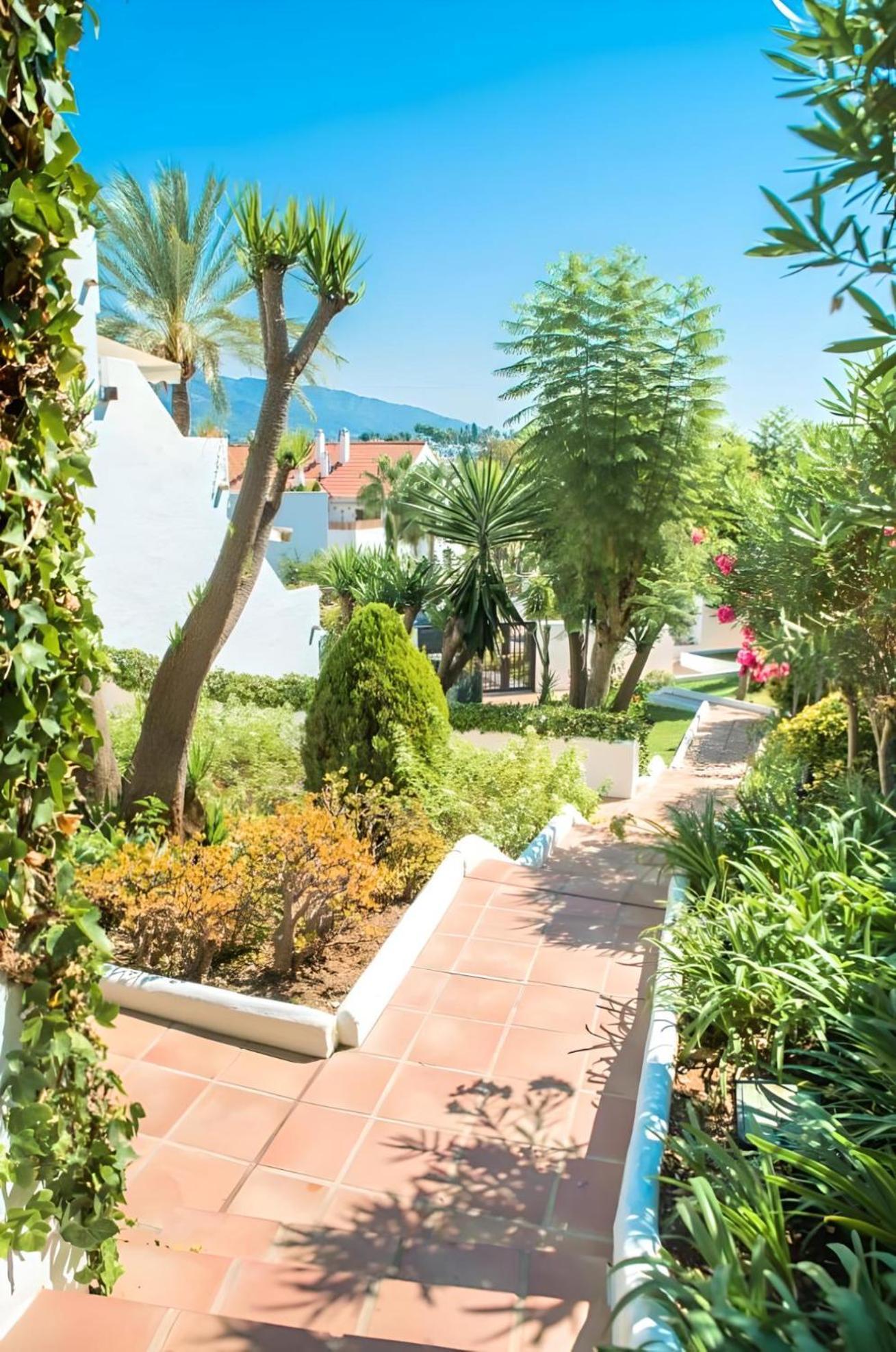 Gorgeous 2Br Apt. W/ Mountain View Puerto Banus Marbella Eksteriør billede